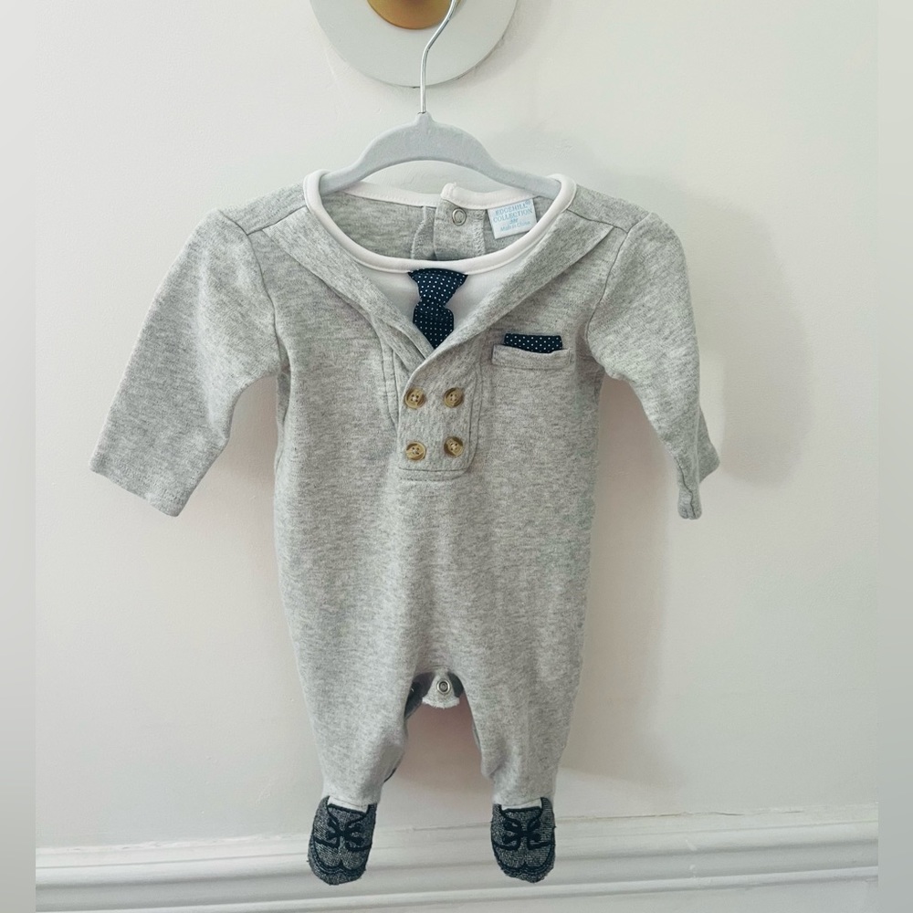 Infant suit romper with the tie size 3 months.